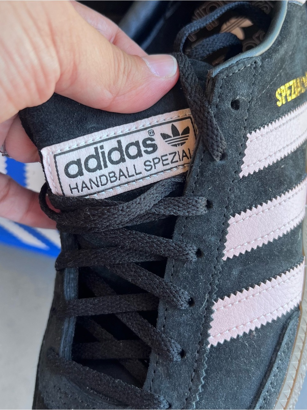 adidas Handball Spezial JI1036 Black Icy Pink Gum Suede Sneakers Men's 9.5 - Picture 3 of 5